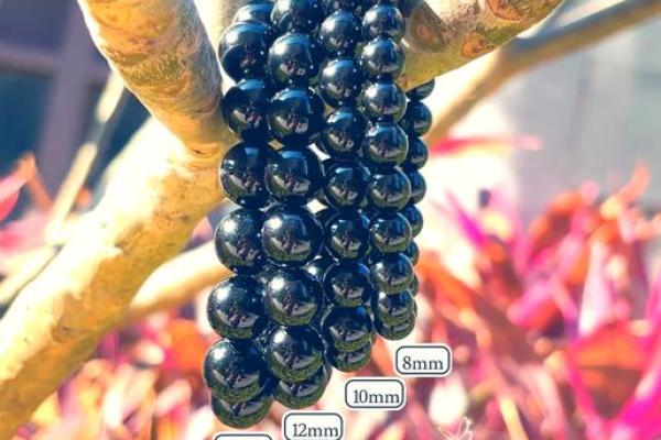 黑曜石文化:传统工艺与现代意义的传承 黑曜石文化:传统工艺与现代意义的传承