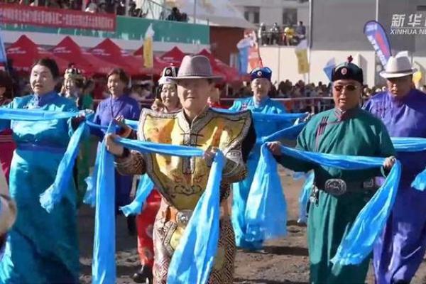 草原欢腾，那达慕时节：蒙古族的传统狂欢庆典