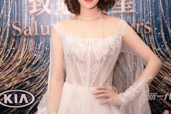 从杨小萱看名字的内涵与个性塑逿