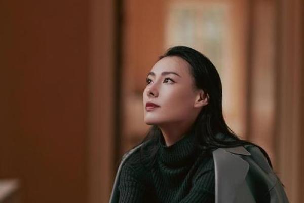命理大师揭秘：梁洛施命运之谜，天赋异禀的才女如何成就非凡人生？