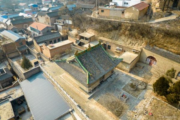 佛头山民居:揭秘古法风水布局的神秘魅力 佛头山民居:揭秘古法风水布局的神秘魅力