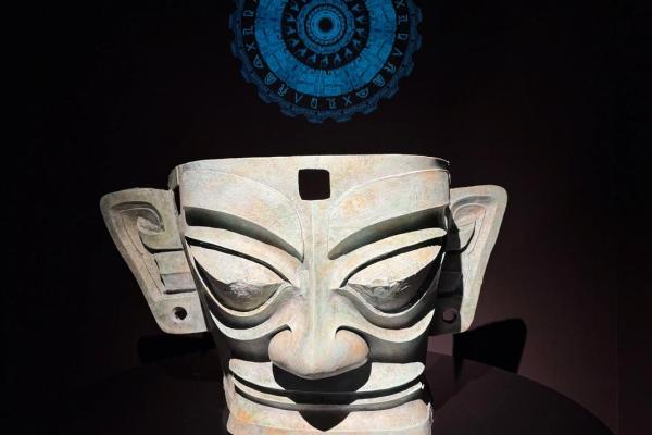 面容如画:揭秘面具脸型背后的神秘面相之谜 面容如画:揭秘面具脸型背后的神秘面相之谜